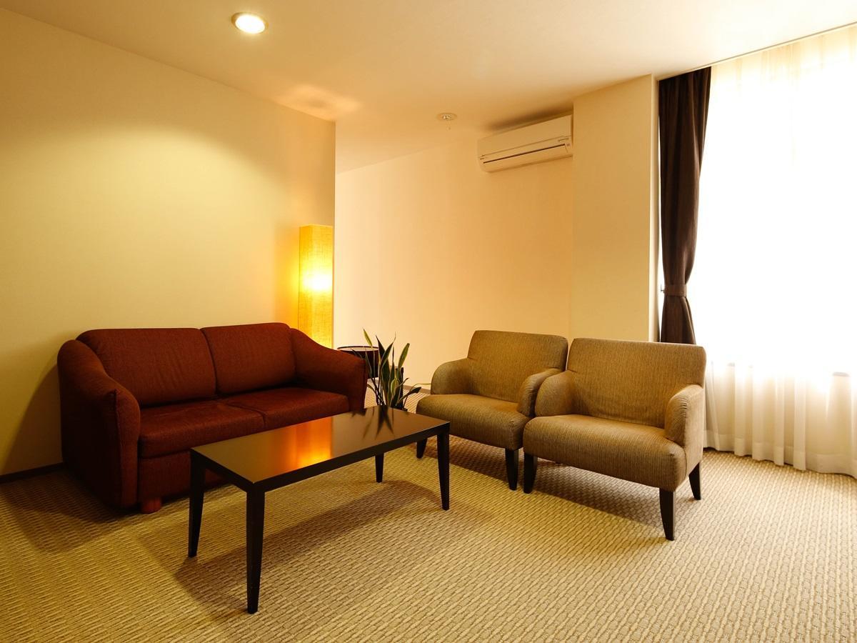 源泉掛け流しの宿albergo湯楽 Yugawara Exterior foto