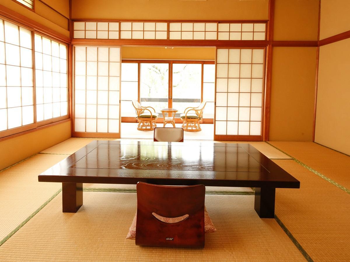 源泉掛け流しの宿albergo湯楽 Yugawara Exterior foto
