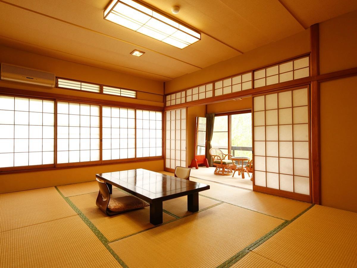 源泉掛け流しの宿albergo湯楽 Yugawara Exterior foto